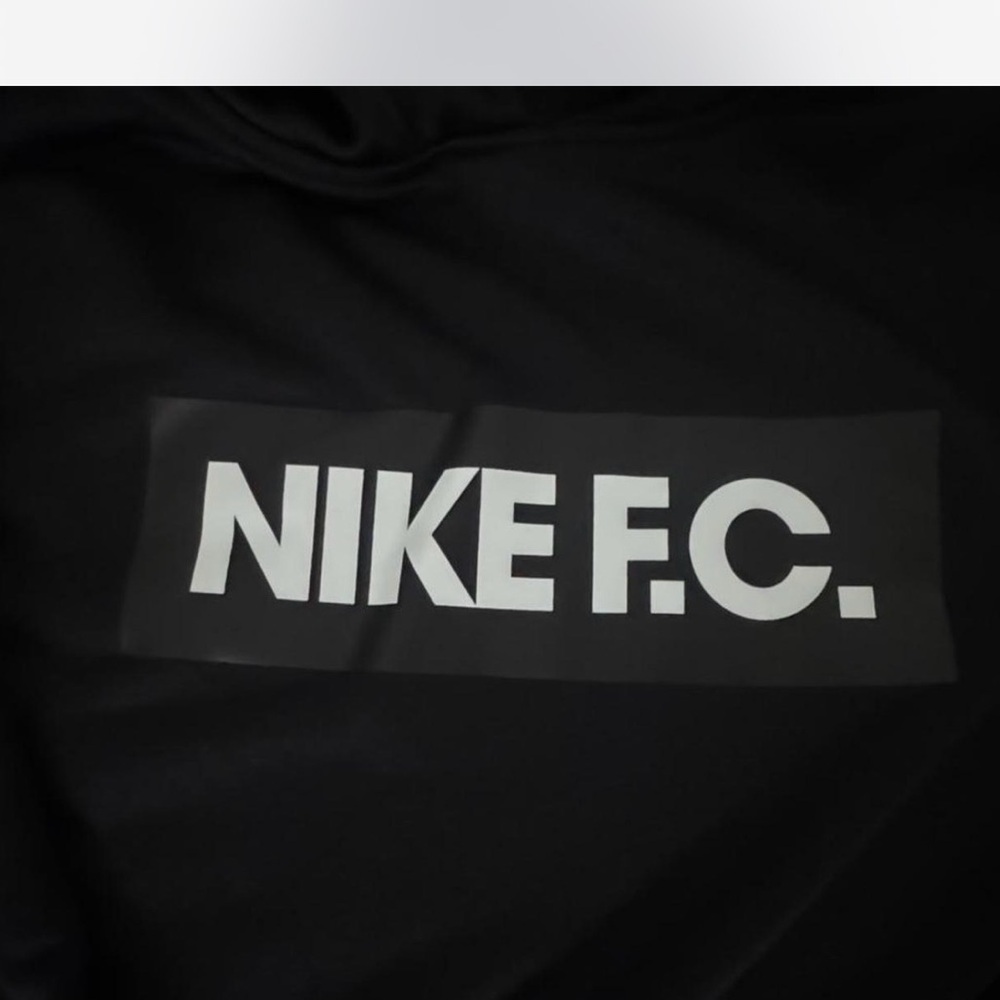 Nike black F.C. hoodie Dri-Fit Size Boys XL - Picture 2 of 3